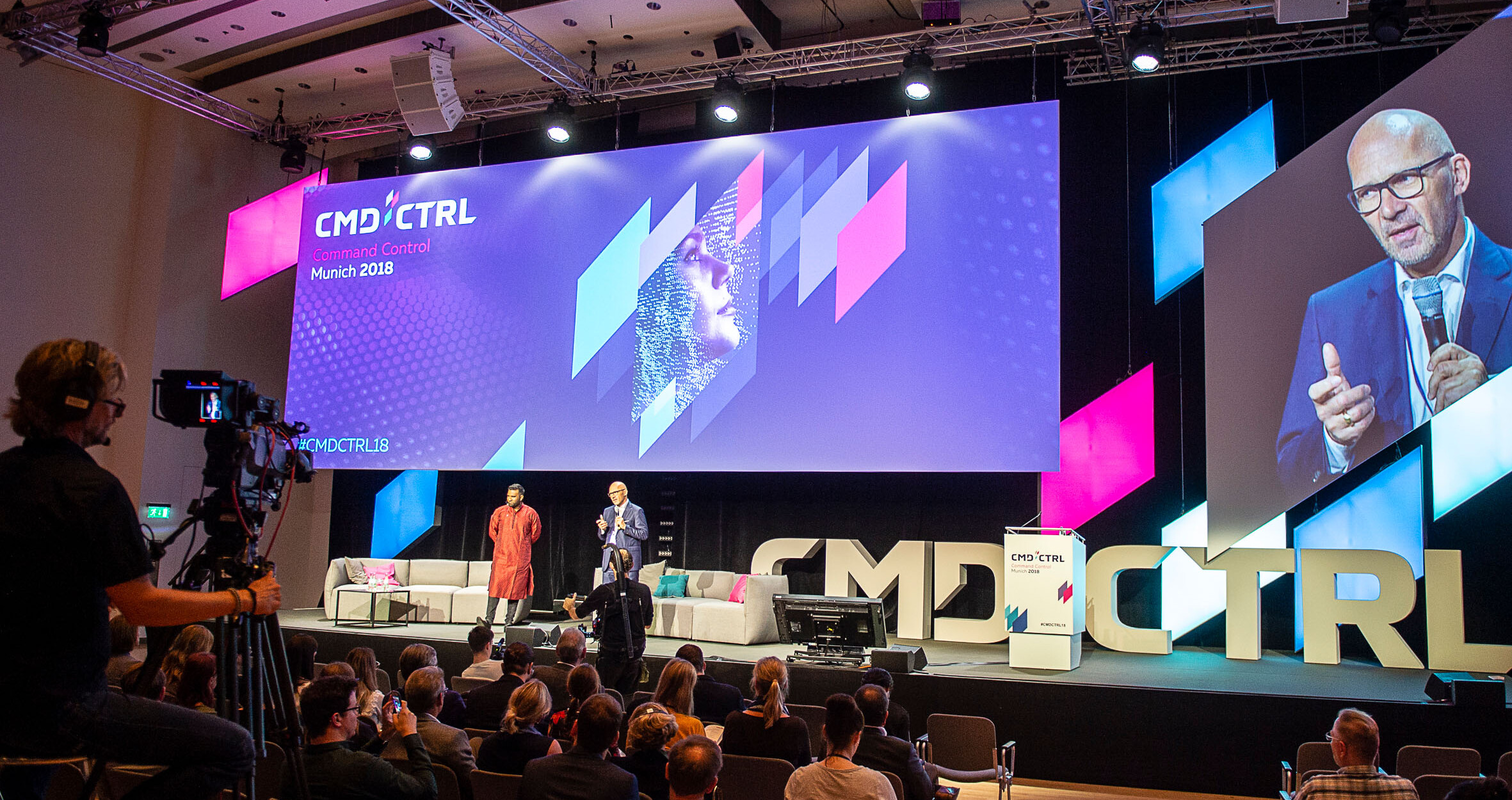 CMD CTRL Messestand B ühne